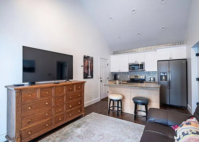Guest House - 1 Bedroom North Salt Lake Stay