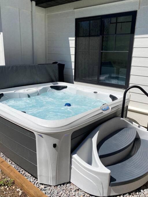 - 1 Bedroom North Salt